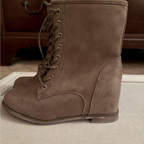BEAU + ASHE Taupe Faux Suede Size 9.5 Rock Wedge Boots Booties Lace Up NWOT - Picture 4 of 13